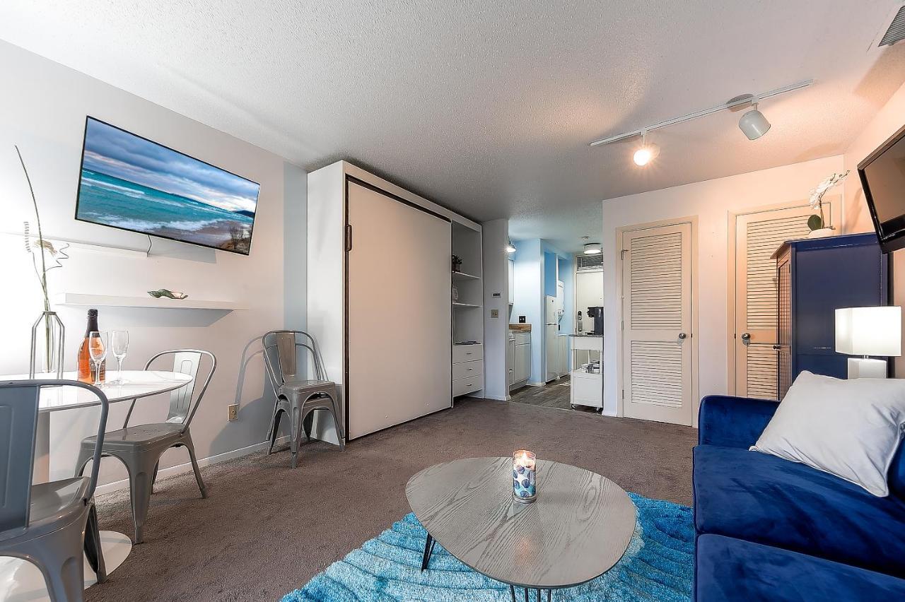 Beautiful Lake View Studio Condo At The Shores Traverse City Dış mekan fotoğraf