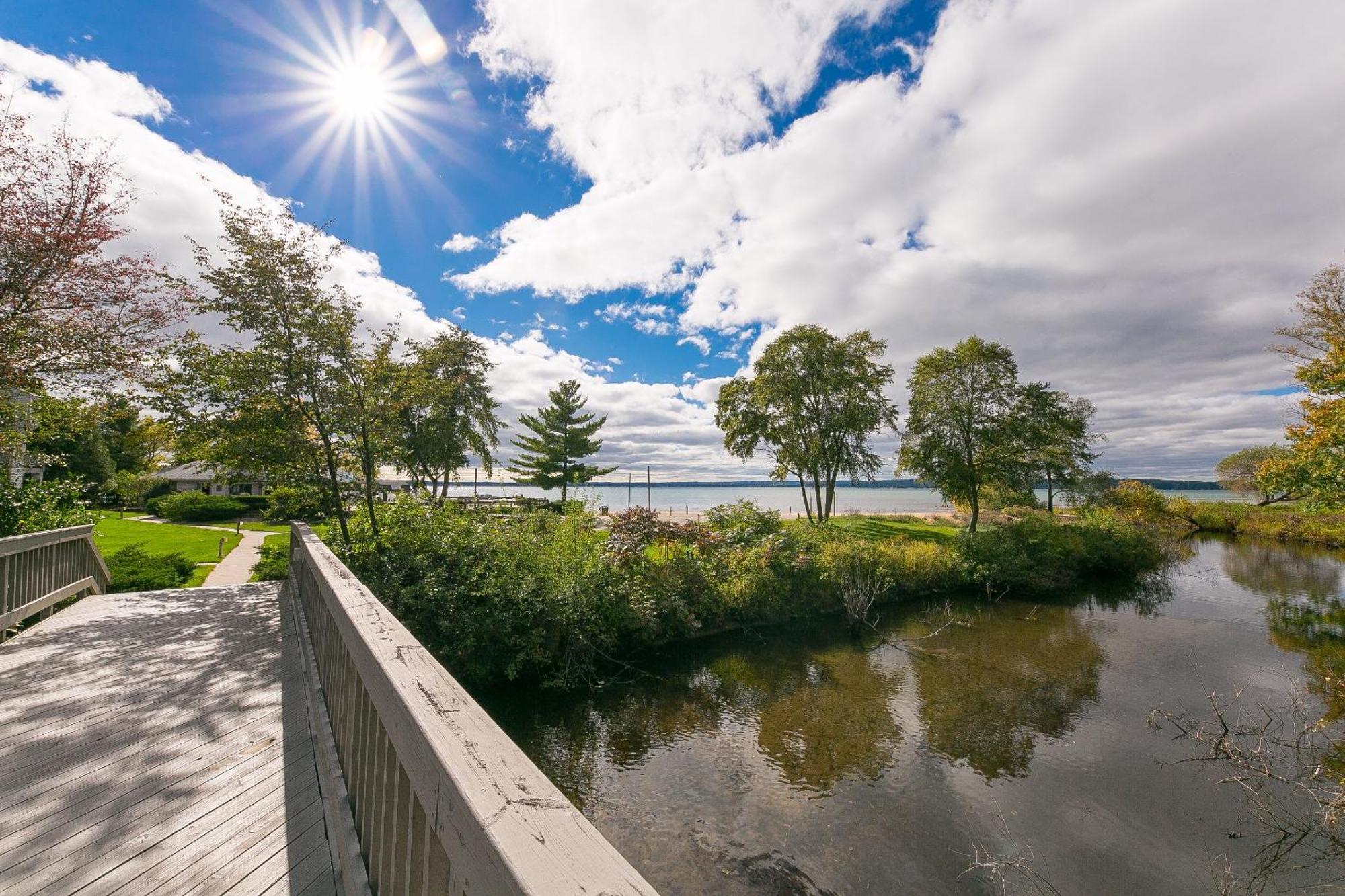 Beautiful Lake View Studio Condo At The Shores Traverse City Dış mekan fotoğraf