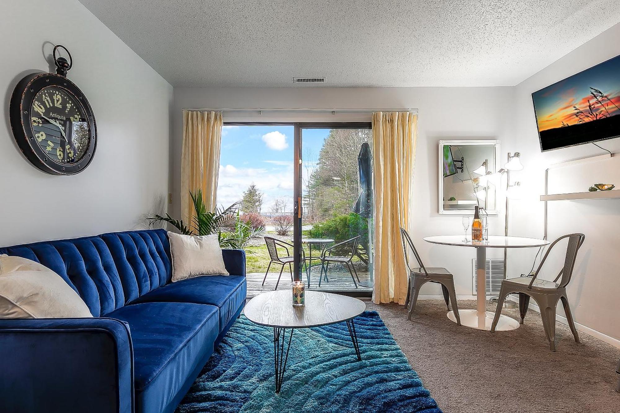 Beautiful Lake View Studio Condo At The Shores Traverse City Dış mekan fotoğraf